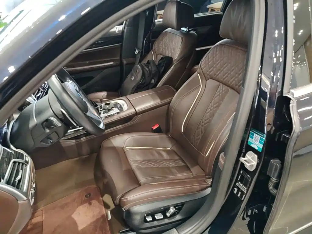 BMW 7 Series — миниатюра 20
