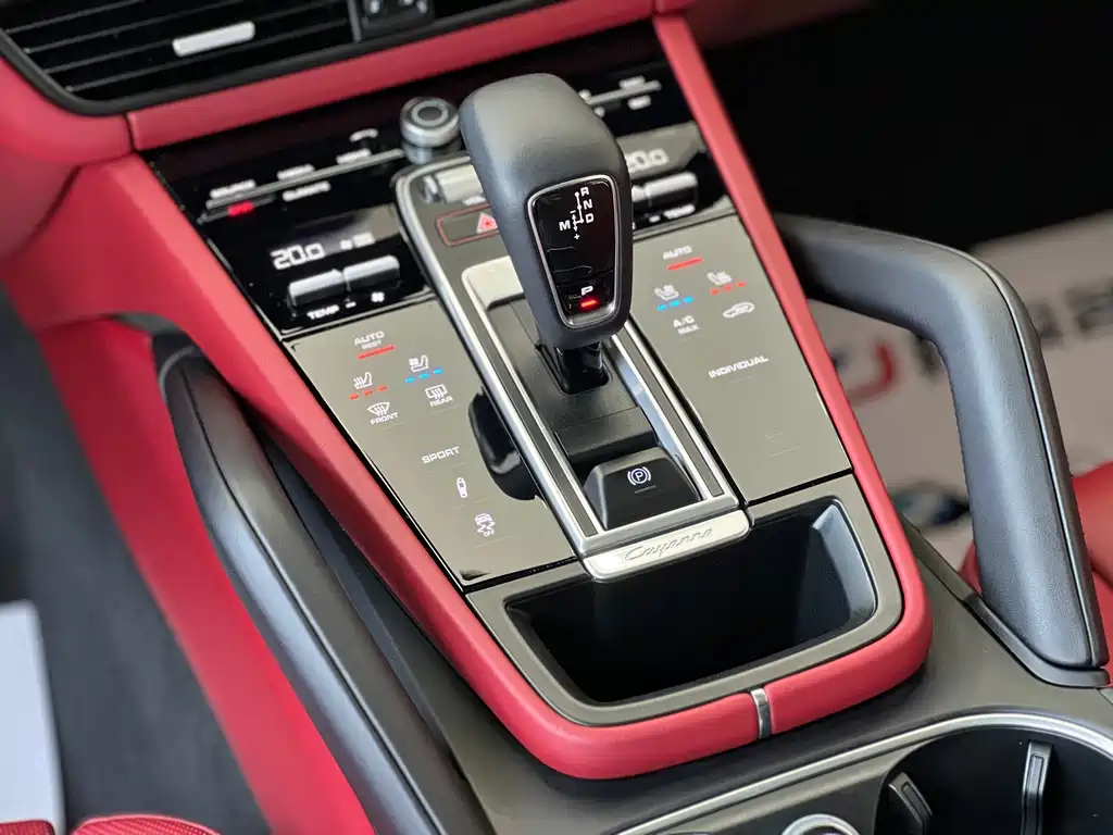 Porsche Cayenne — миниатюра 13