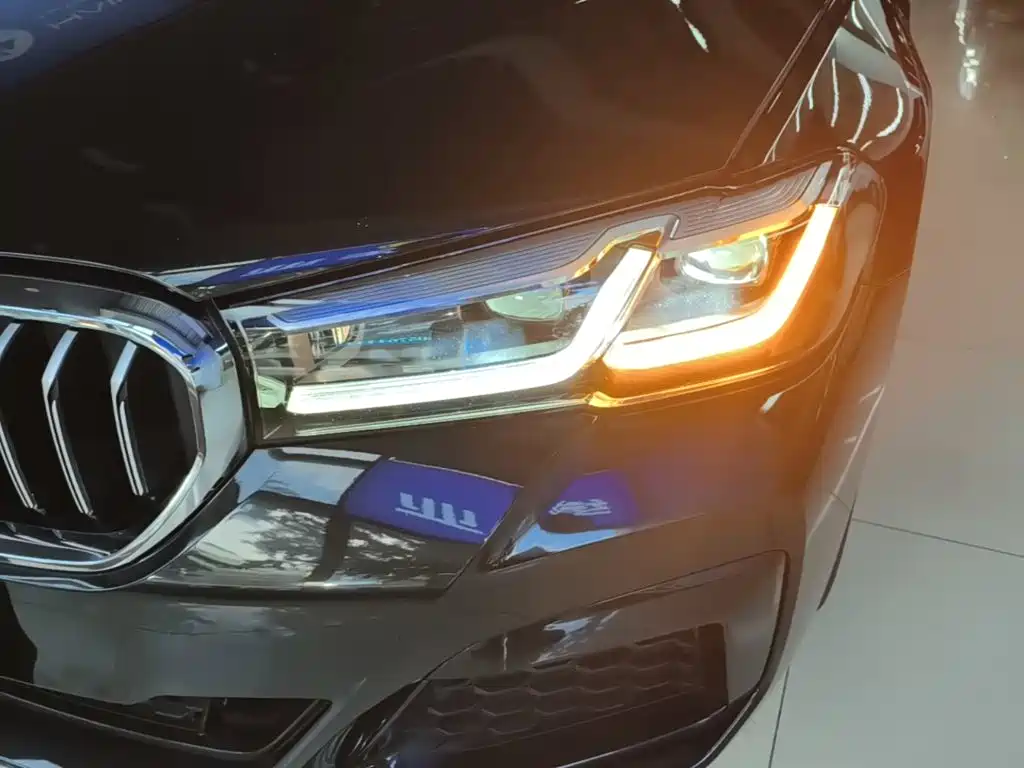 BMW 5 Series — миниатюра 24