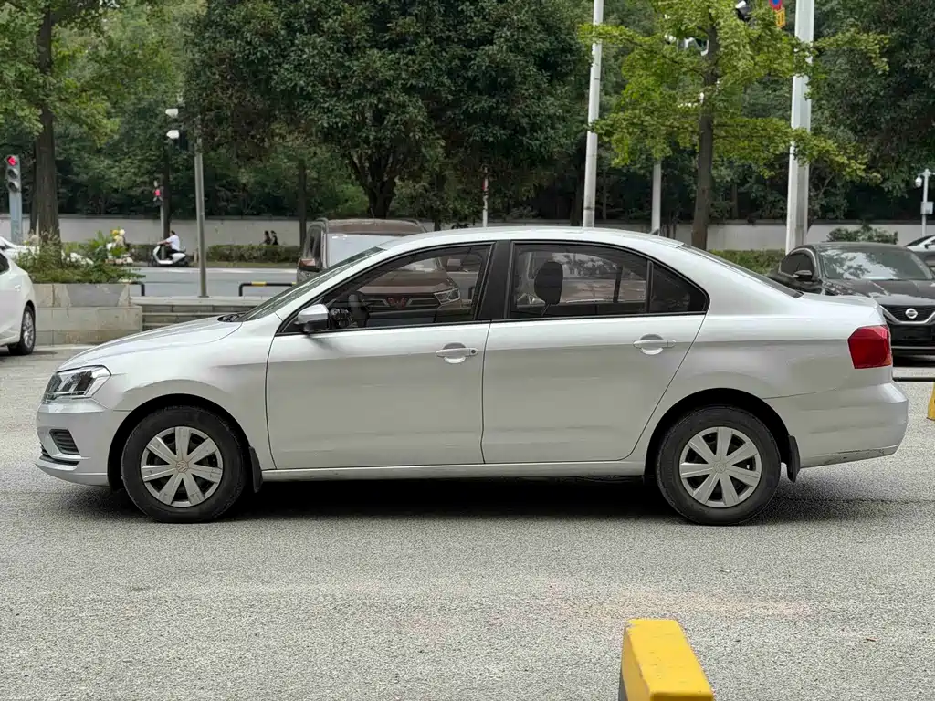 Volkswagen Jetta — миниатюра 4