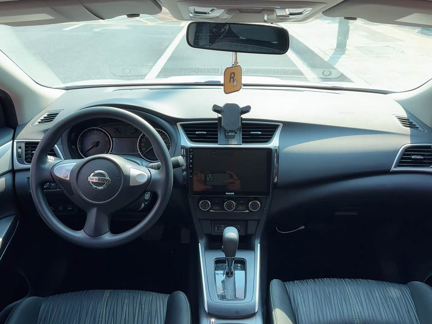 Nissan Sylphy 1.6 л 2023 г. Белый, пробег 17000 км
