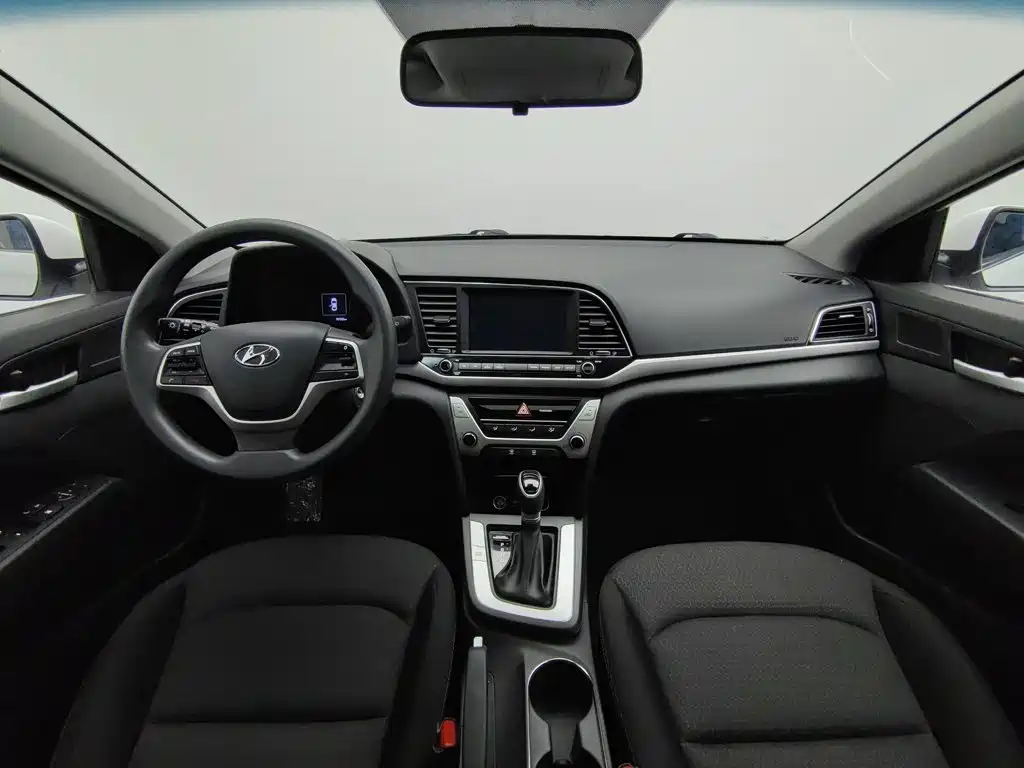 Hyundai Elantra — миниатюра 5