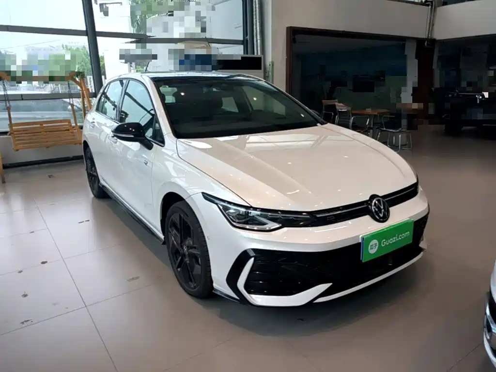 Volkswagen Golf 2025 300TSI R-Line