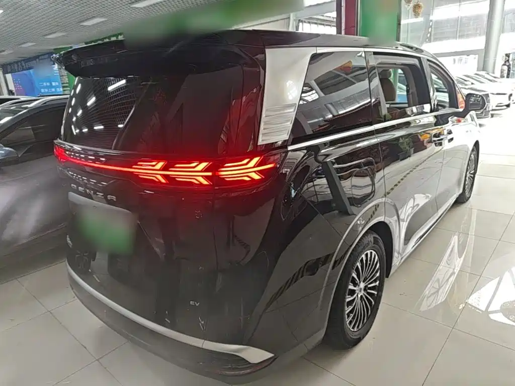 Denza D9 2022 EV 620 Luxury