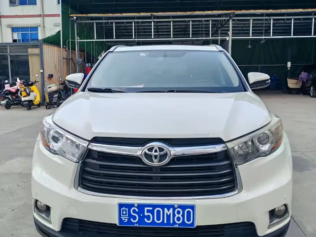 Toyota Highlander 2015 2.0T Luxury 7 мест