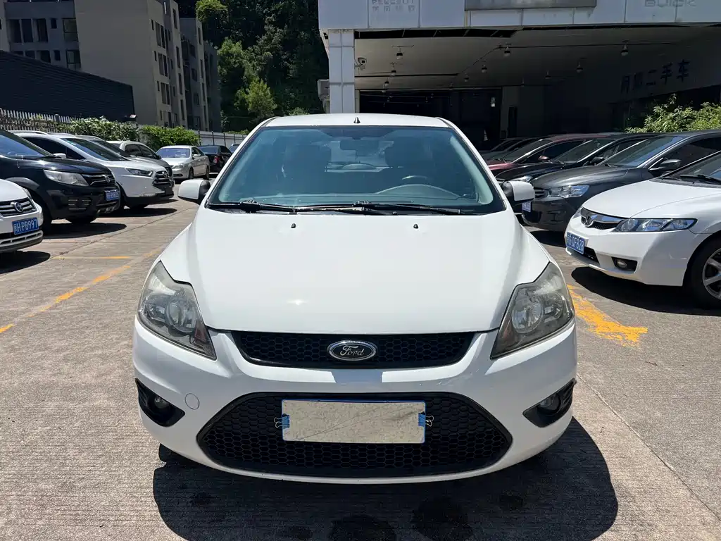 Ford Focus 2013 1.8L AT