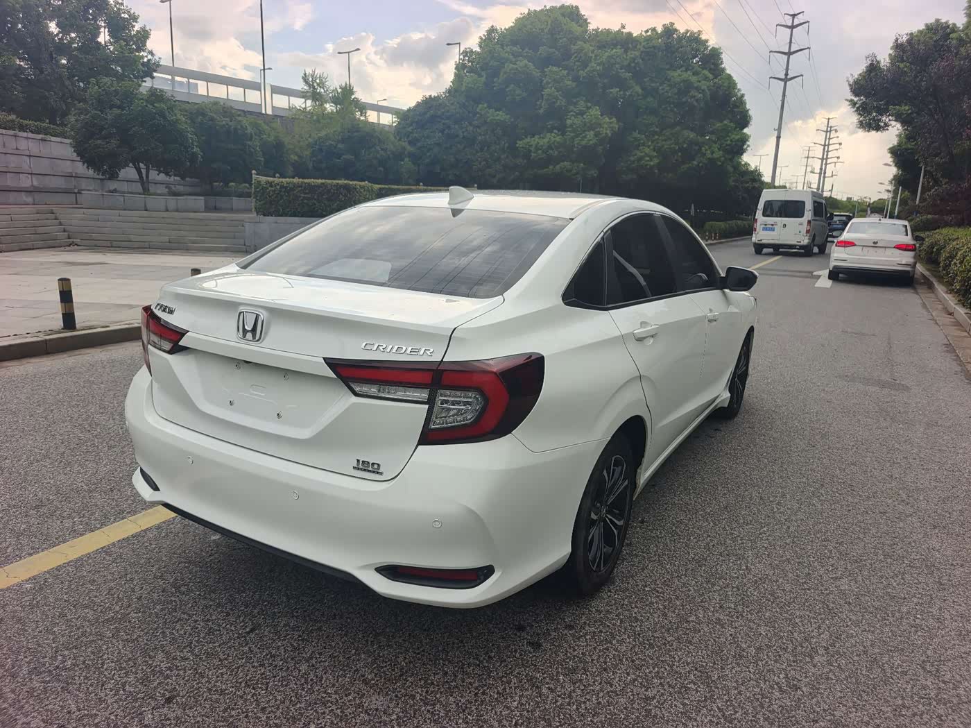 Honda Crider 1.0 л 2023 г. Белый, пробег 40000 км