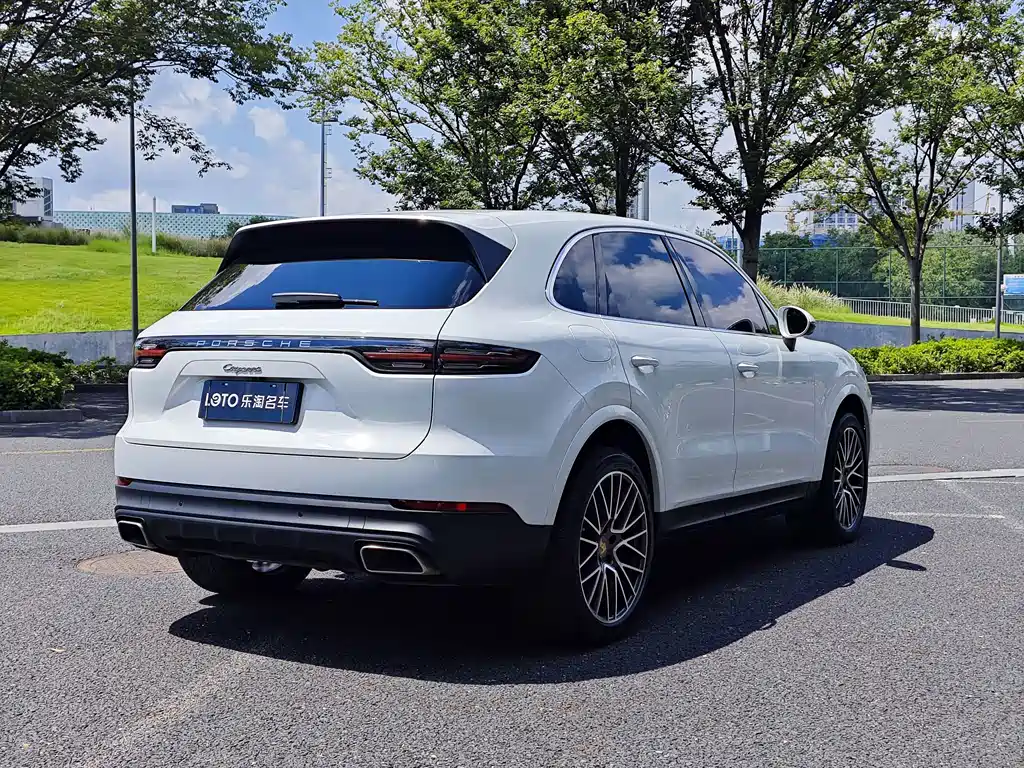 Porsche Cayenne — миниатюра 6