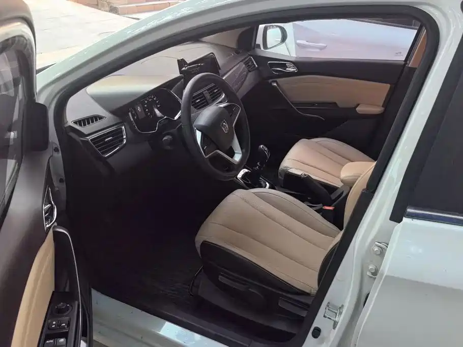 Baojun 310W — миниатюра 9