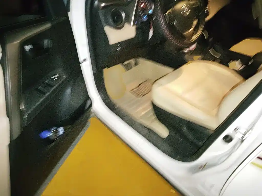 Toyota RAV4 — миниатюра 12