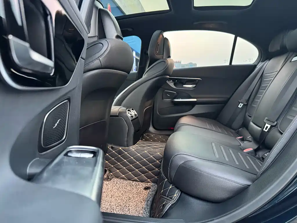 Mercedes-Benz C-Class — миниатюра 12