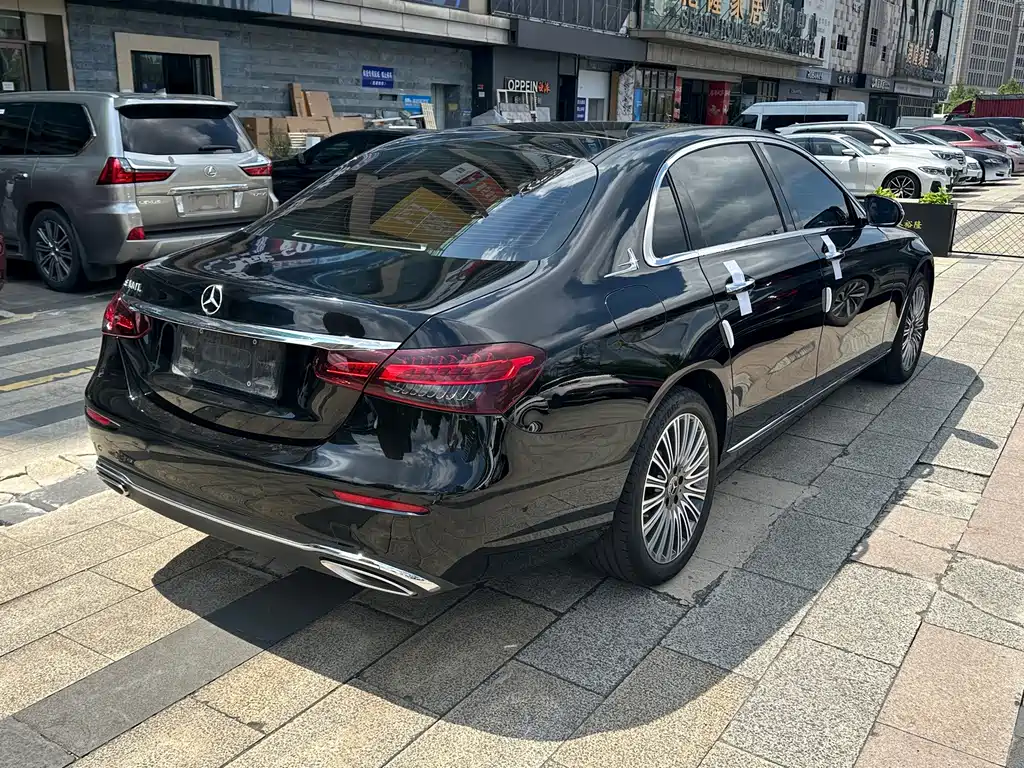 Mercedes-Benz E-Class — миниатюра 17