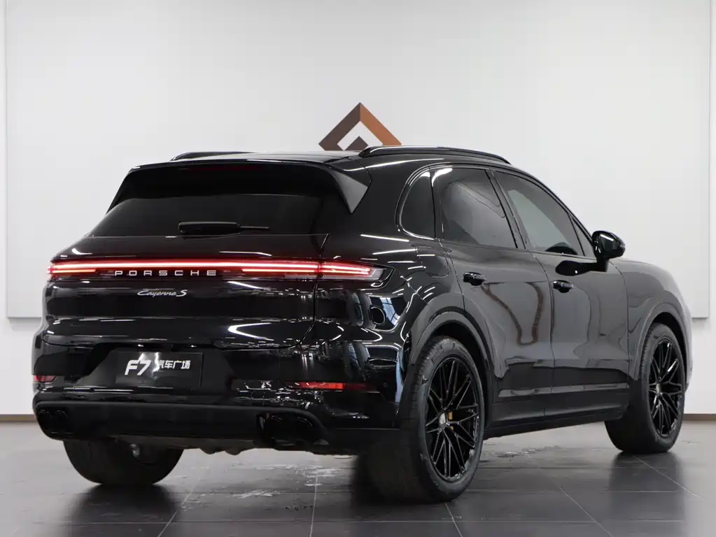 Porsche Cayenne — миниатюра 6