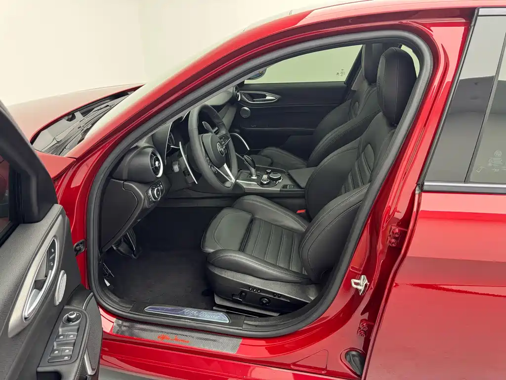 Alfa Romeo Giulia — миниатюра 10
