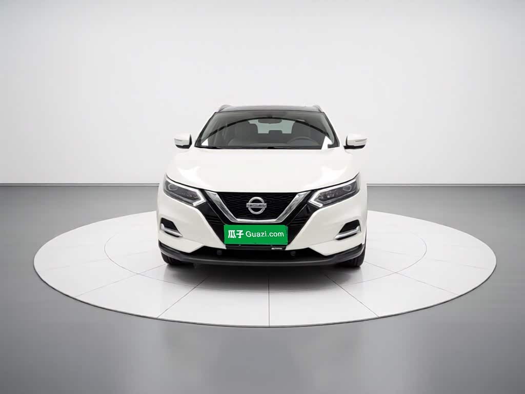 Nissan Qashqai 2.0 л 2022 г. Белый, пробег 12400 км