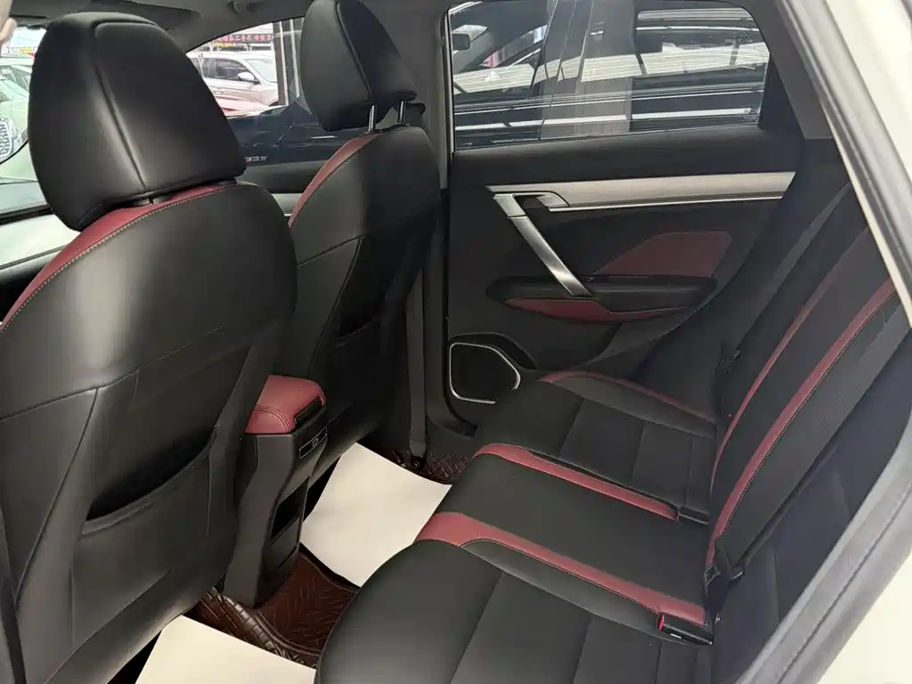 Geely Binyue — миниатюра 15