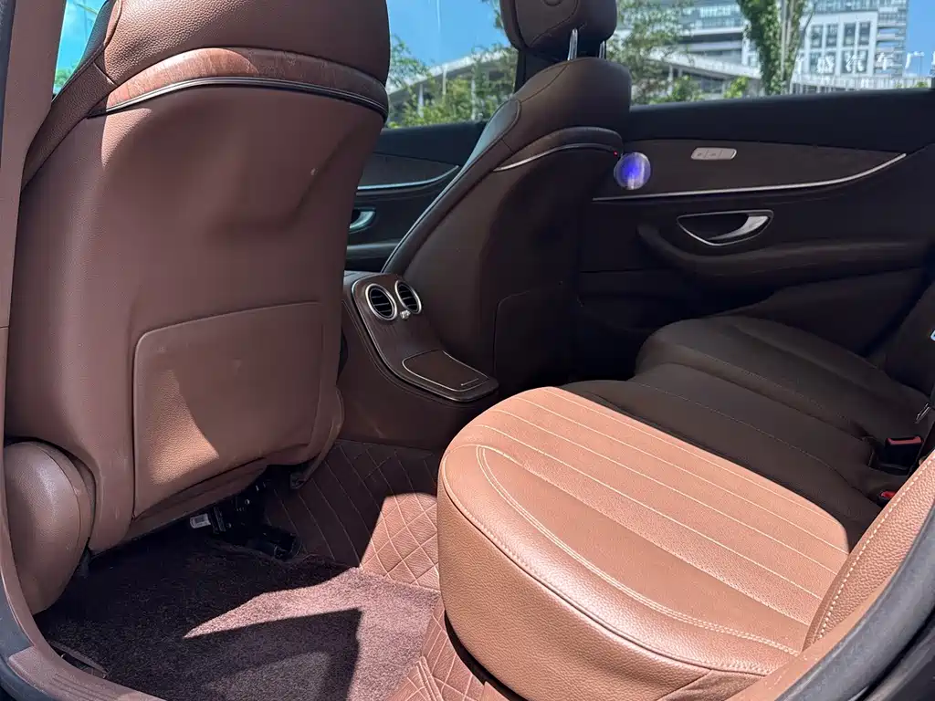 Mercedes-Benz E-Class — миниатюра 10