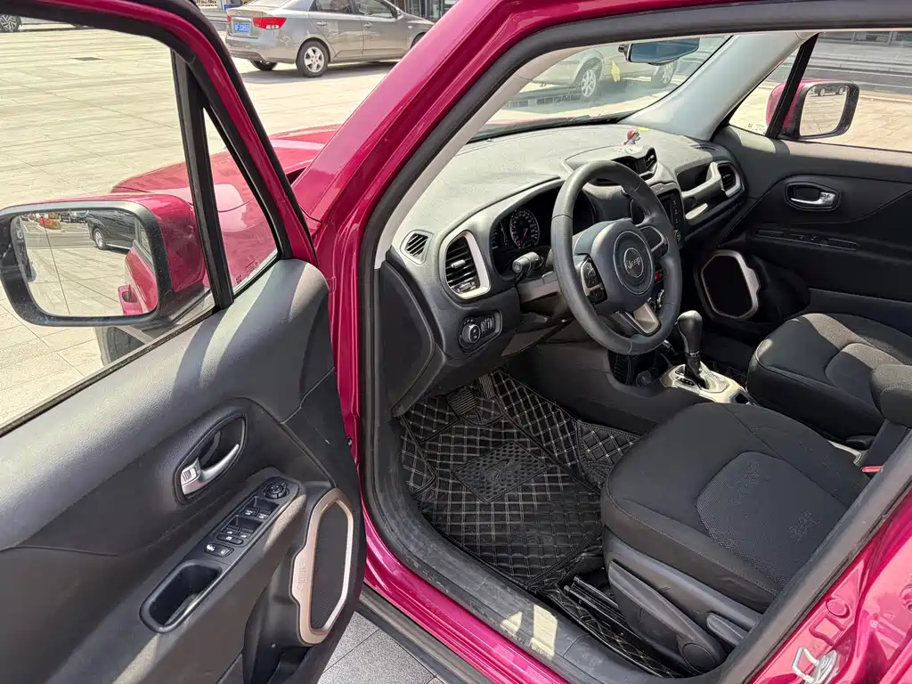 Jeep Renegade 180T Auto High Energy Edition, фото 3