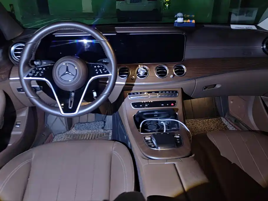 Mercedes-Benz E-Class — миниатюра 12