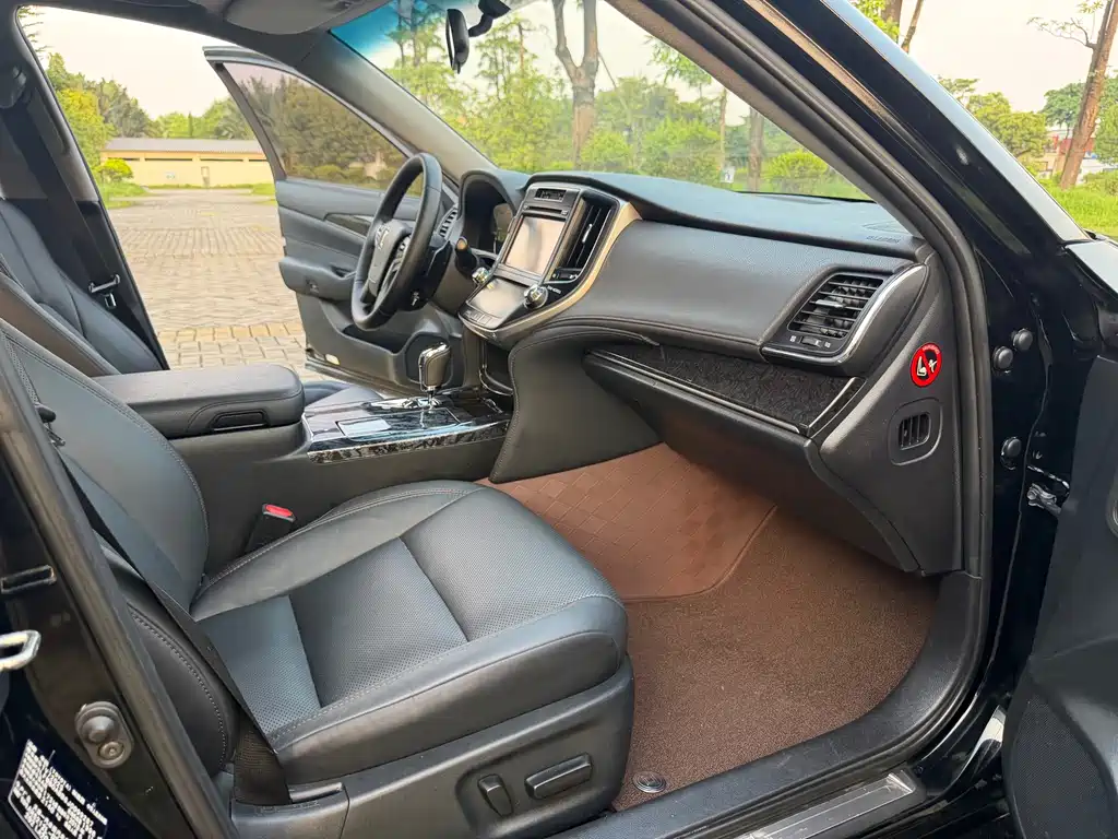 Toyota Crown — миниатюра 18