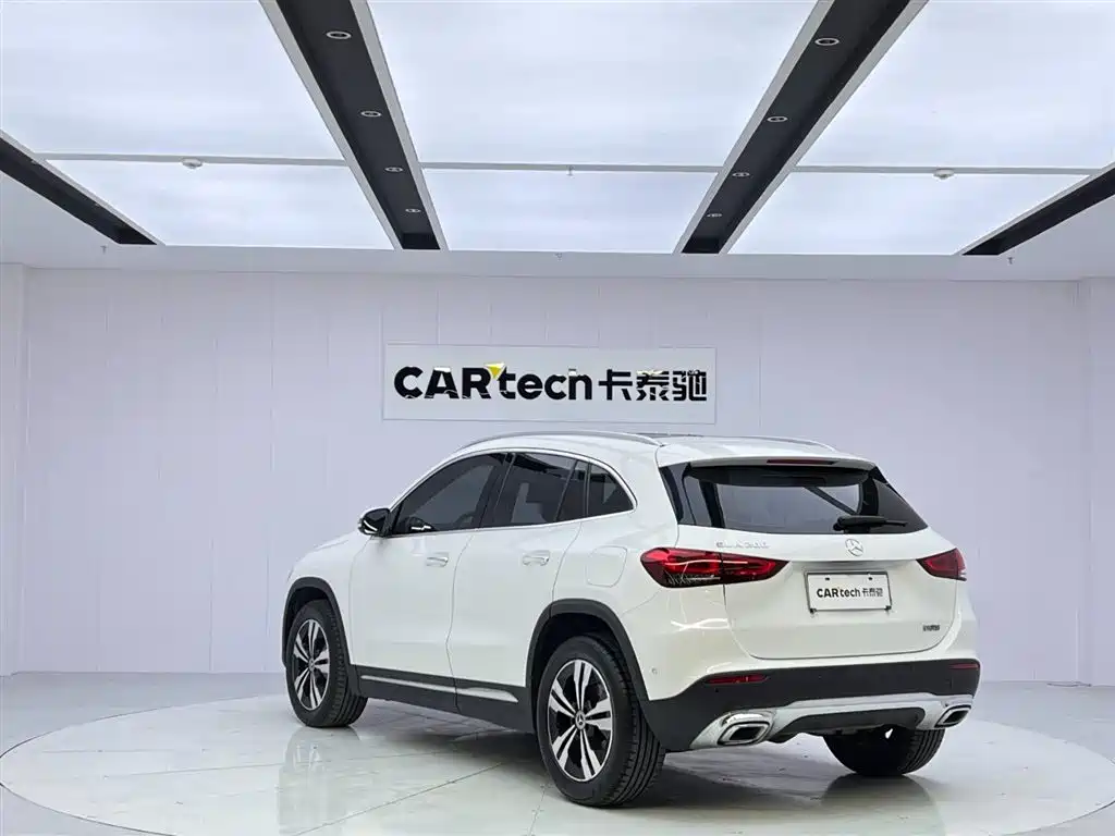 MERCEDES-BENZ GLA