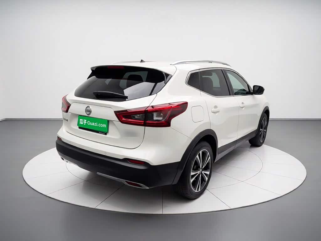 Nissan Qashqai 2.0 л 2022 г. Белый, пробег 12400 км