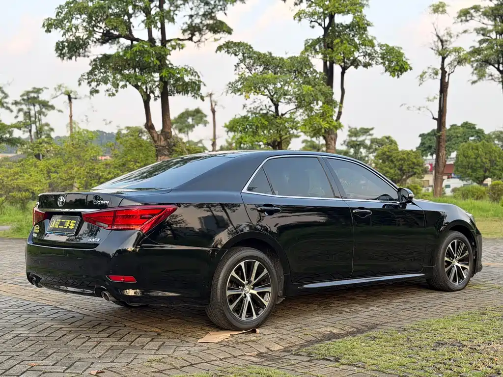 Toyota Crown — миниатюра 4