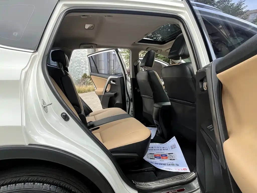 Toyota RAV4 — миниатюра 17