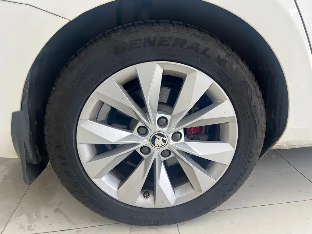 Skoda Superb — миниатюра 8