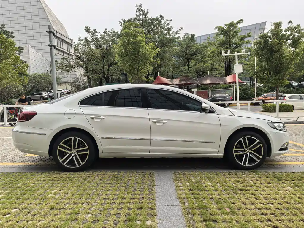 Volkswagen FAW - Passat CC CC 2016 1.8TSI Luxury