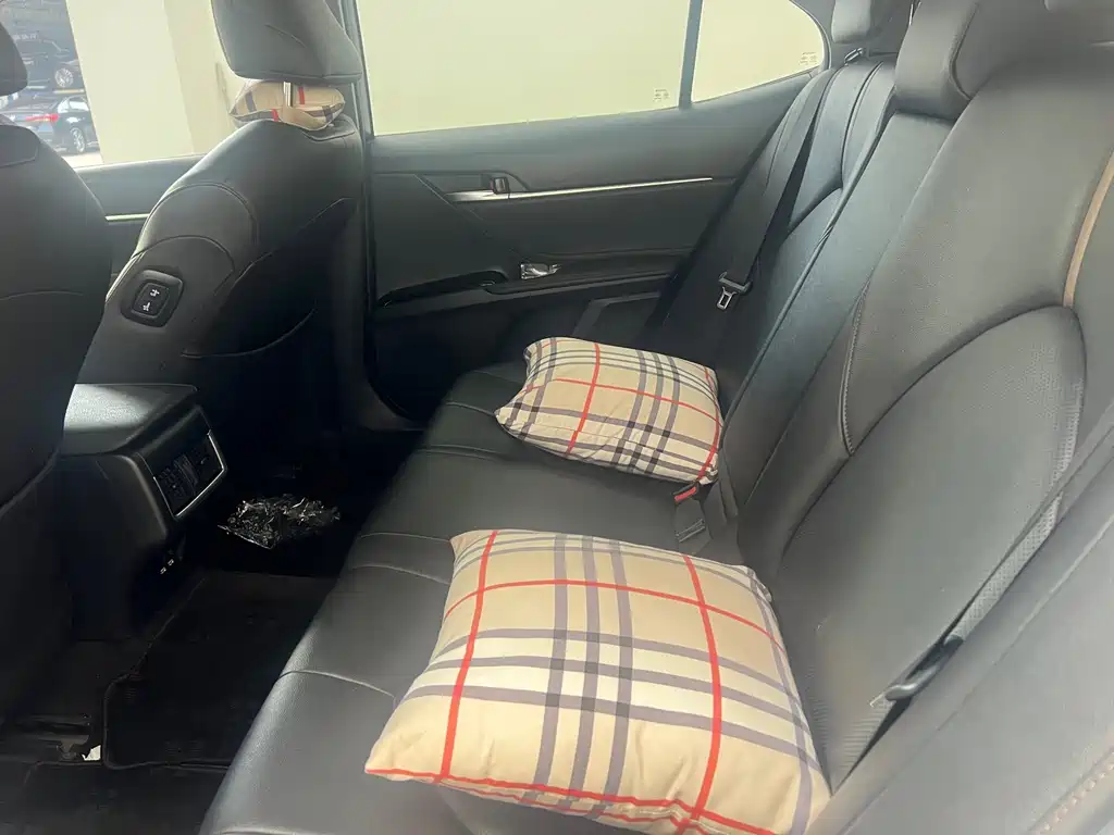 Toyota Camry — миниатюра 8