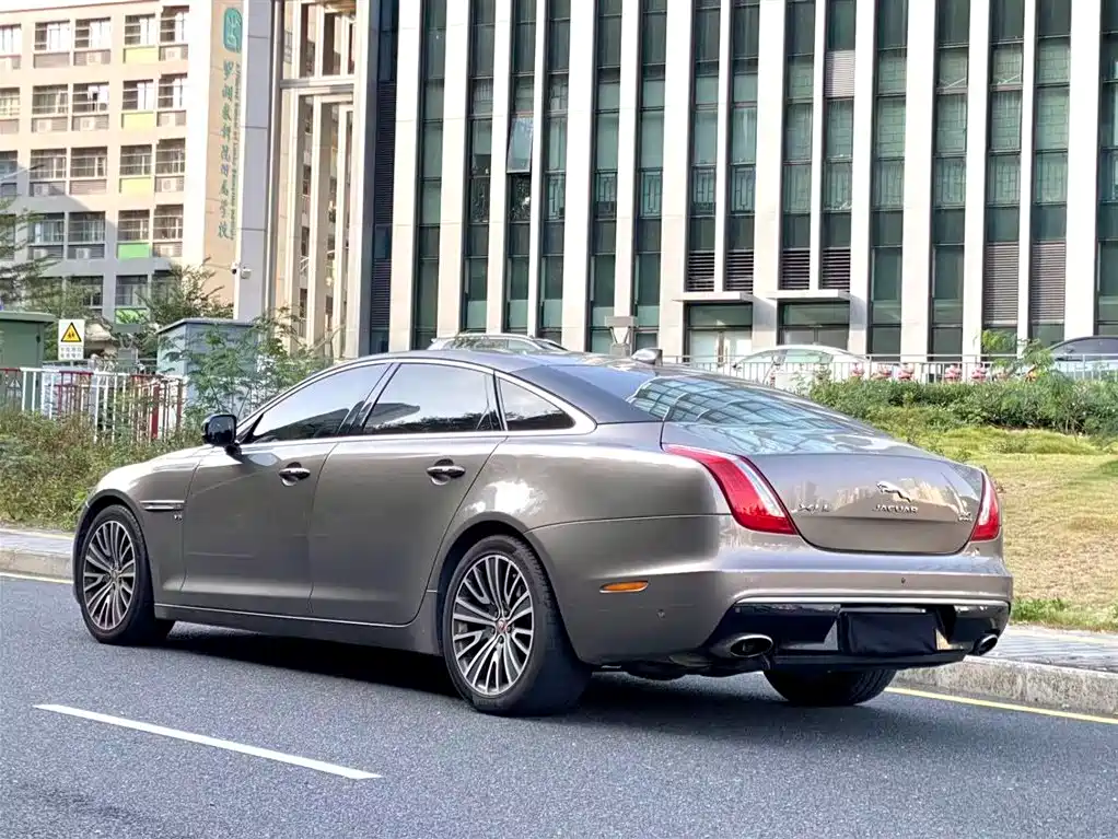 JAGUAR XJ