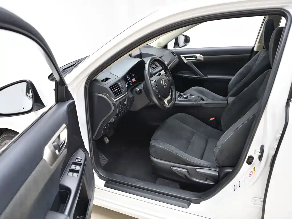 Lexus CT — миниатюра 11