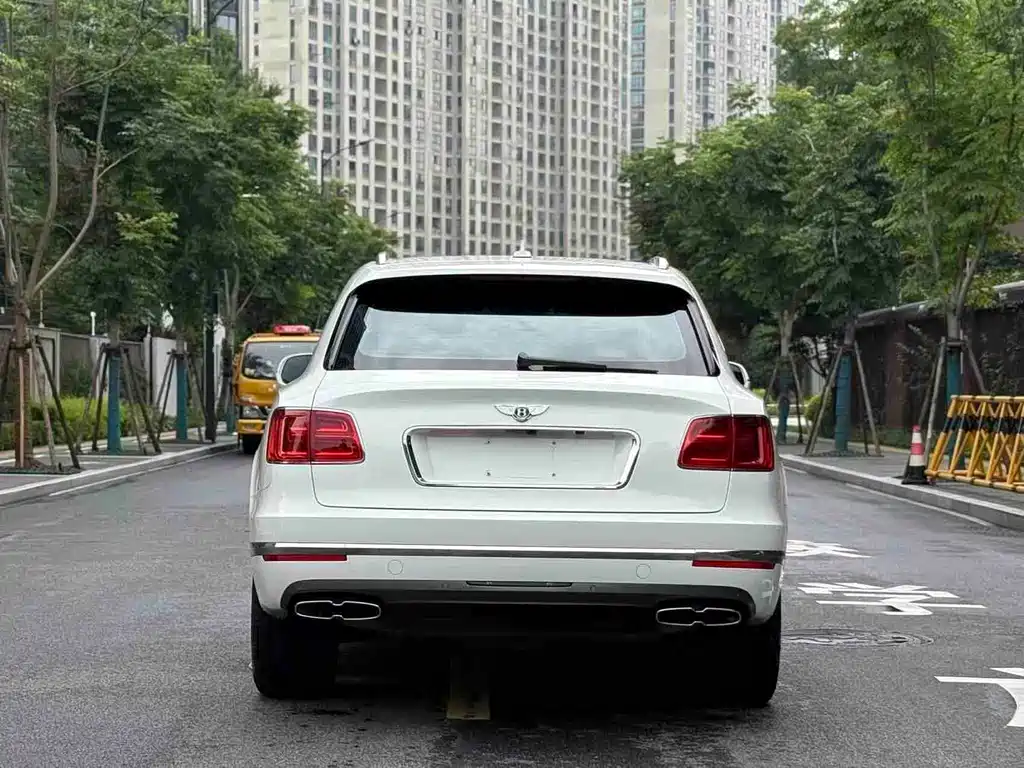 Bentley Bentayga — миниатюра 5