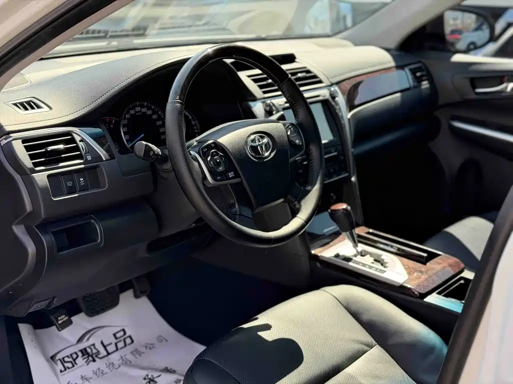 Toyota Camry 2016 2.5G Luxury