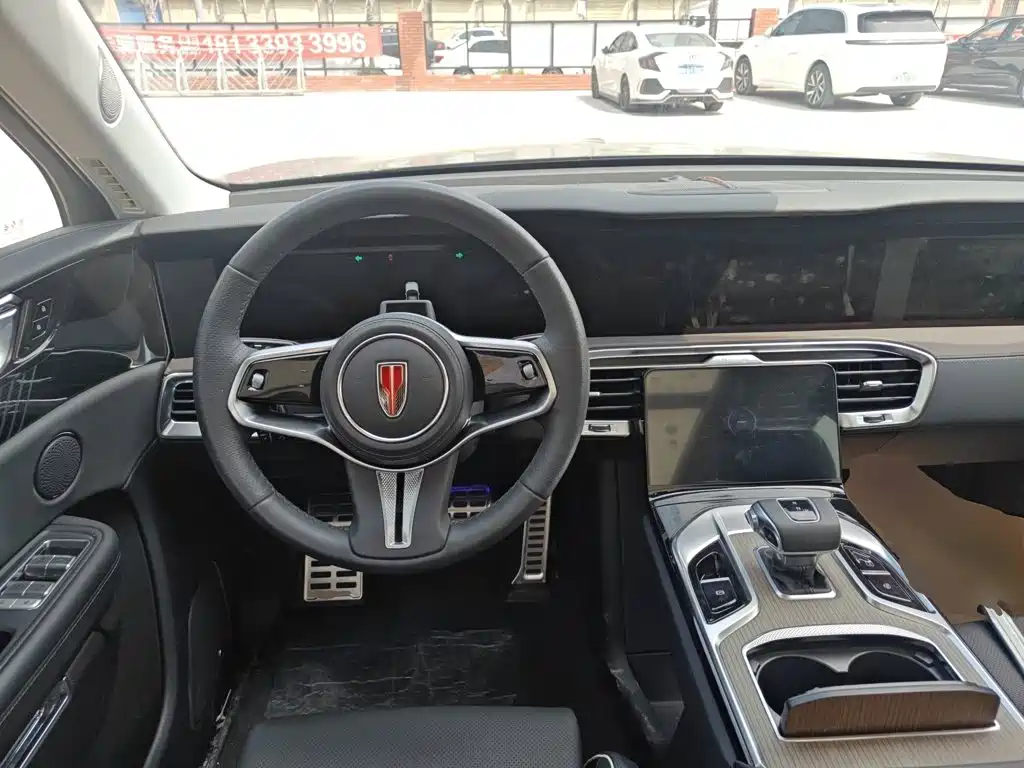Hongqi E-HS9 2022 660km мест