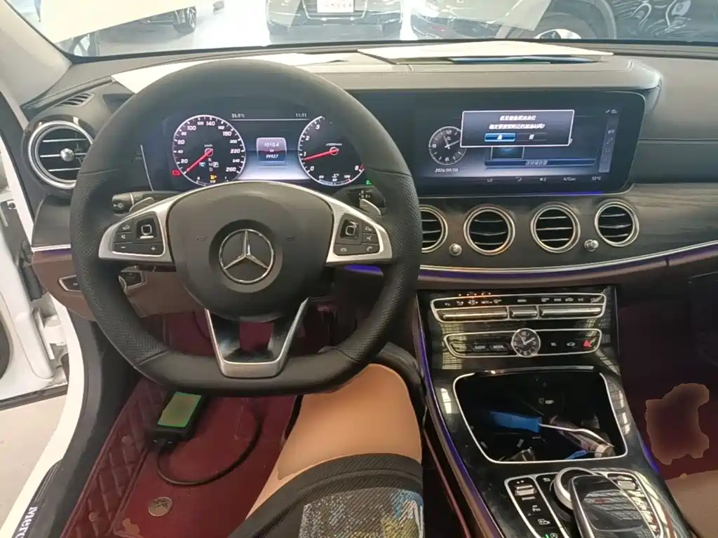 Mercedes-Benz E-Class — миниатюра 10