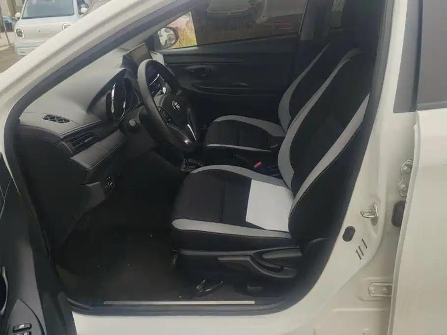 Toyota Yaris L — миниатюра 9