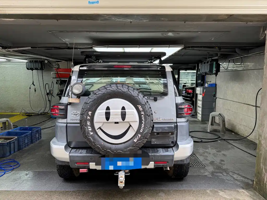 Toyota FJ Cruiser — миниатюра 5