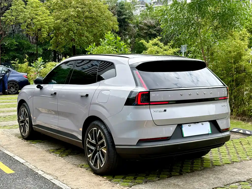 Volvo XC70 PHEV — миниатюра 17