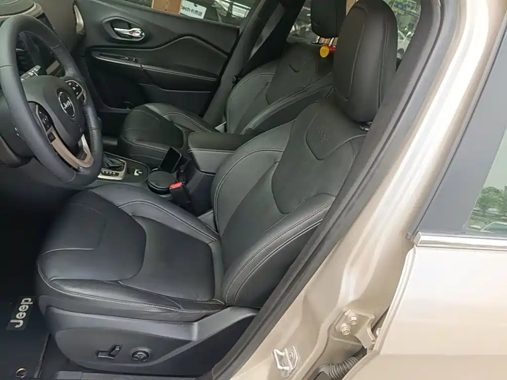 Jeep Cherokee — миниатюра 15