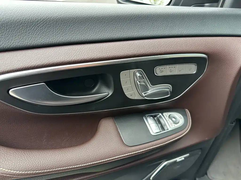 Mercedes-Benz V-Class — миниатюра 19