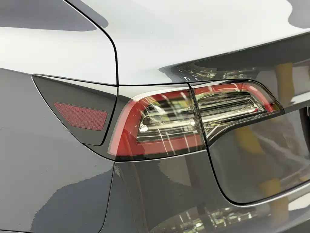 Tesla Model 3 — миниатюра 15
