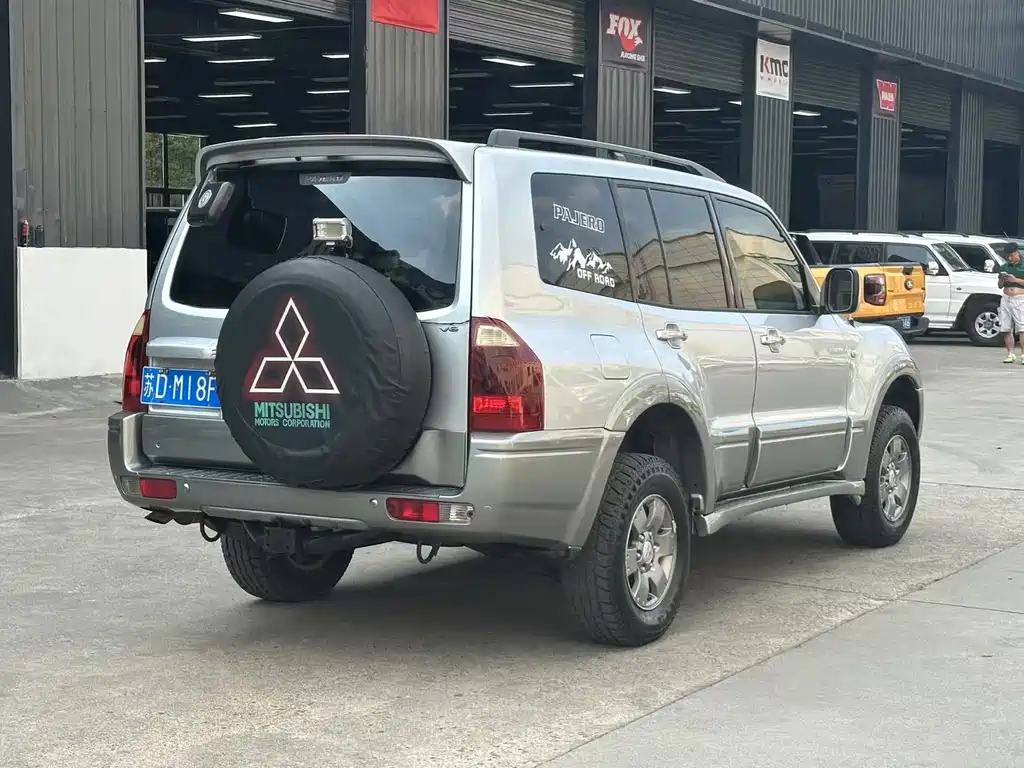 Mitsubishi Pajero — миниатюра 17