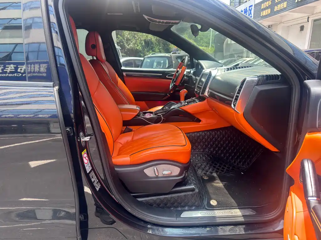 Porsche Cayenne — миниатюра 10