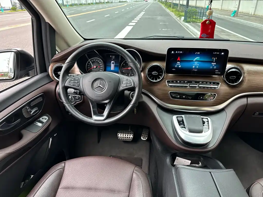 Mercedes-Benz V-Class — миниатюра 13