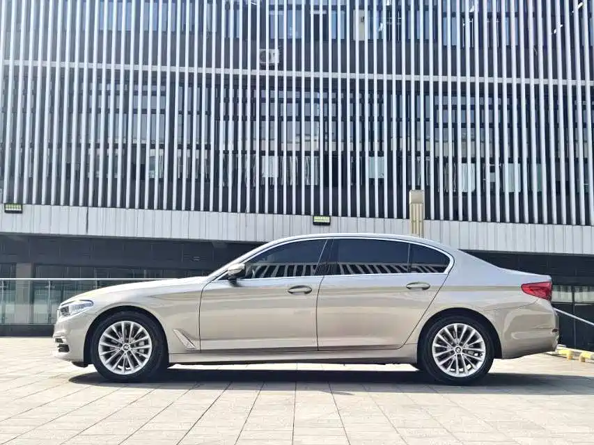 BMW 5 Series — миниатюра 7