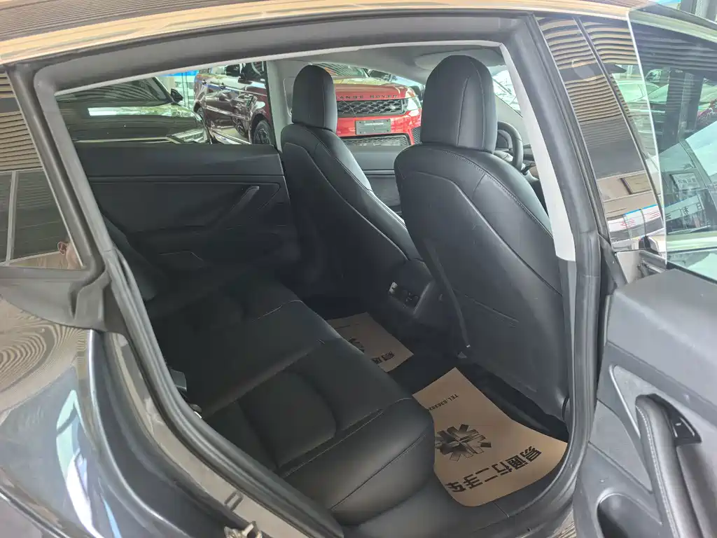 Tesla Model 3 — миниатюра 8