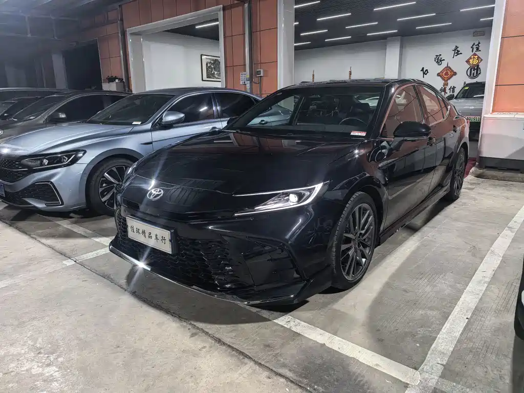 Toyota Camry — миниатюра 2