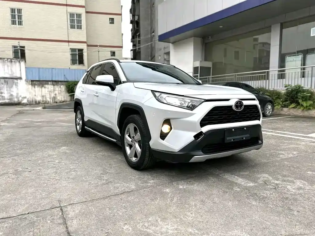 Toyota RAV4 — миниатюра 2